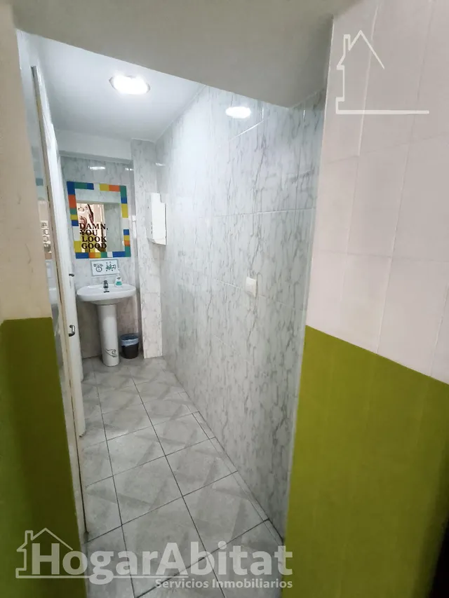¡PERFECTO PARA INVERTIR! CASA LUMINOSA Y ESQUINERA, CON LOCAL COMERCIAL — 40