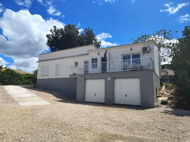 CHALET CON PARCELA Y VISTAS EN CUMBRES DE CALICANTO – ALQUILER TEMPORAL — 28