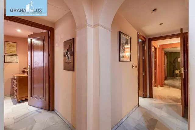 EXCLUSIVO PISO CON JARDÍN PRIVATIVO EN UNA DE LAS MEJORES URBANIZACIONES DE GRANADA — 29