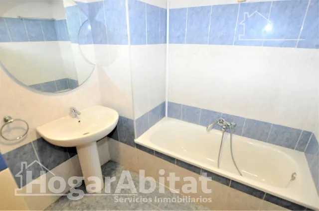 Amplitud y luminosidad para tu familia en este espacioso piso con ascensor y vistas despejadas — 17