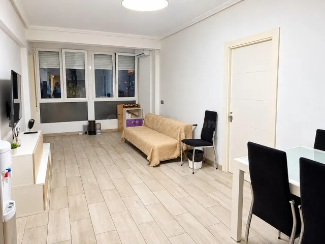 AMPLIO PISO DE 120 m2 CON 4 DORMITORIOS Y ASCENSOR EN ALTAMI - foto 5