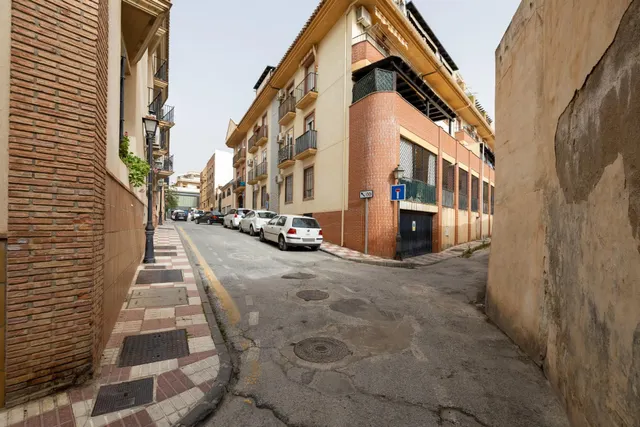 Piso 2 dormitorios, garaje y ascensor a la entrada de la Zubia, junto Ayuntamiento.  Perfecto estado — 36