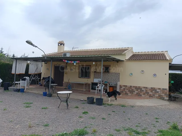 VENTA PARCELA CON CASA Y PISCINA. VILLAMARTIN