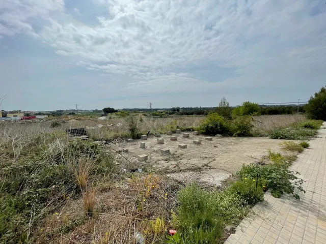 Terreno urbano edificable en Puigpelat – gran superficie y e - foto 3
