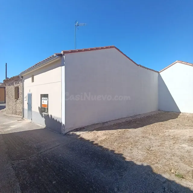 Bonita casa de pueblo con patio — 2