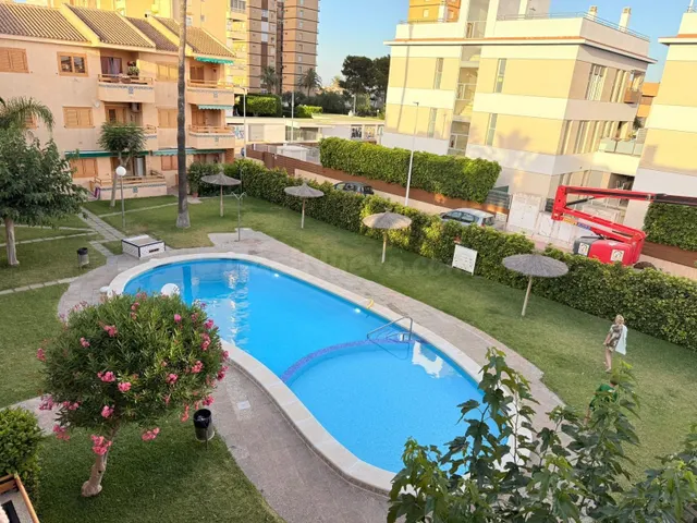 Vive junto al mar: apartamento con piscina de septiembre a m