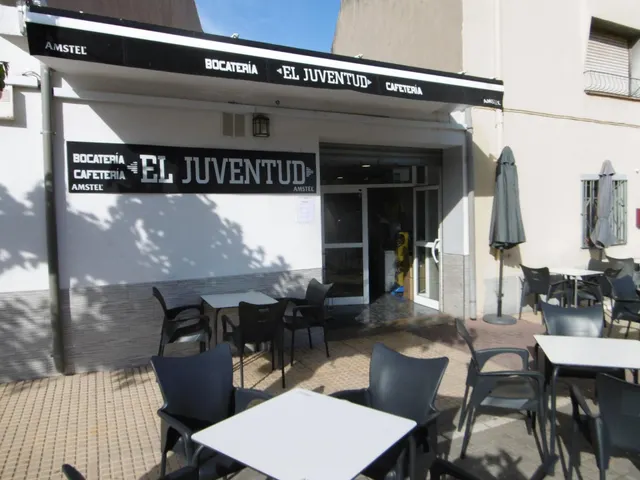 SOLAR CON LOCAL COMERCIAL EN PLANTA BAJA ACTUALMENTE CON NEGOCIO DE BAR — 34