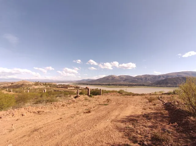Bs.-119.000 Terreno en venta con hermosa vista al lago de la