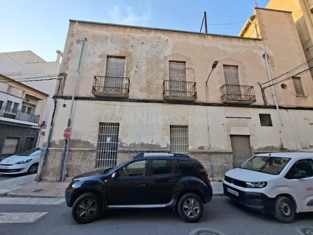 Edificio esquinero en venta en el centro de Novelda - foto 2