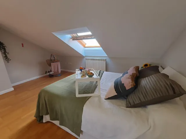 ENAMORATE A UN PESTAÑEO ¡Tu nuevo hogar en Villaobispo te está esperando! ✨ — 9