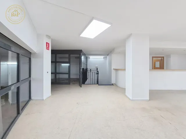 Nave industrial con despachos en venta en calle juan decon vado permanente vigente — 33