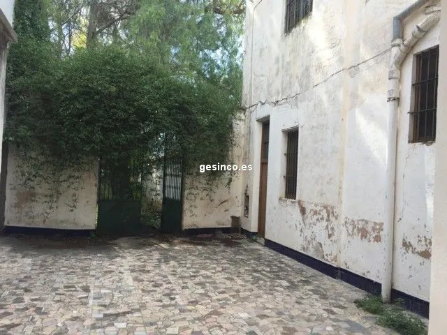 CASA SEÑORIAL CÉNTRICA CON PATIO, JARDÍN, PISCINA, BUHARDILLA....
