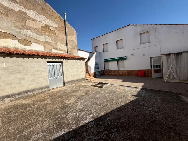 Casa con patio en Torremocha - foto 4