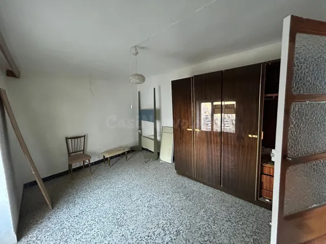 CASA DE 260 M2 PARA REFORMAR CON TERRENO Y CORRALES EN TEBA - foto 5