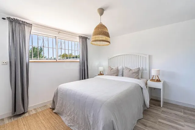 Villa exclusiva con piscina privada y casa de invitados independiente — 8