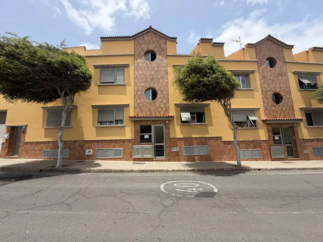 Piso 3 dormitorios con patio, suite y 2 plazas de garajes en Telde — 30