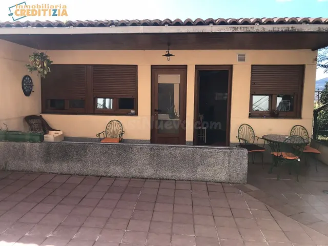CASA CON TERRAZA Y PISO - foto 2