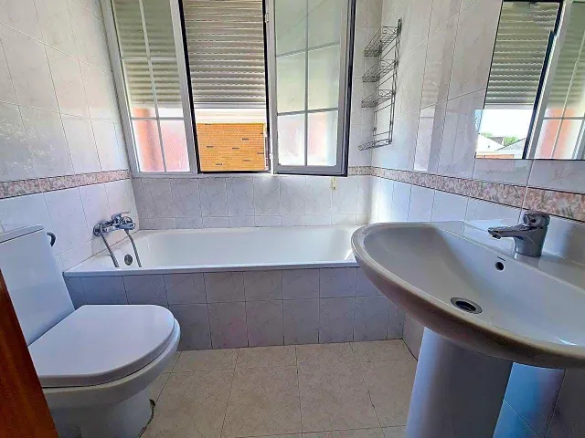 ALQUILER DE ÚLTIMA HABITACIÓN CON BAÑO EN SUITE Y GASTOS INCLUIDOS PARA ESTUDIANTES EN VILLANUEVA DE LA CAÑADA — 6