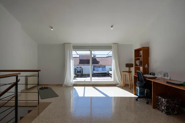 Atico / duplex en escuelas, junto zona universitaria. 4 habitaciones + estudio. terraza. orientado a sur. — 22