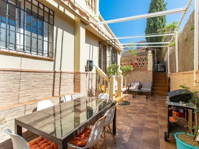 HERMOSO CHALET EN LA CALA DEL MORAL A 500M DE LA PLAYA CON P - foto 5