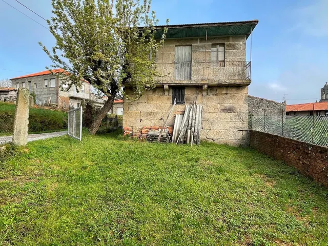 CASA DE PIEDRA  CON TERRENO PARA REHABILITAR — 3