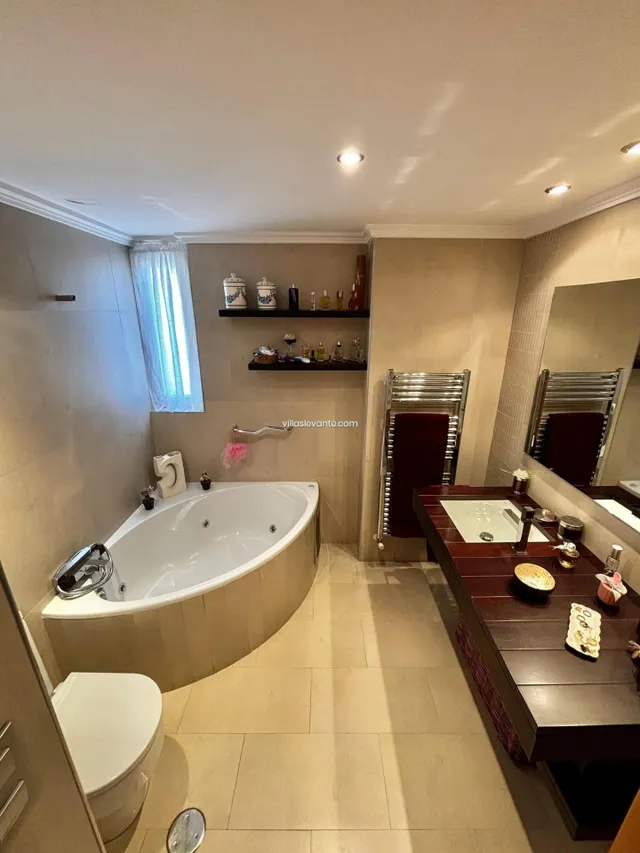 RESIDENCIAL DE LUJO EN PLENO LEVANTE — 11