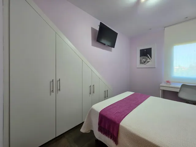 CASA DE 2 PLANTAS CON APARTAMENTO Y JARDIN — 30