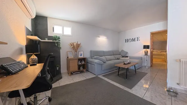 Chalet independiente de 4 habitaciones con piscina divida en dos plantas individuales — 26