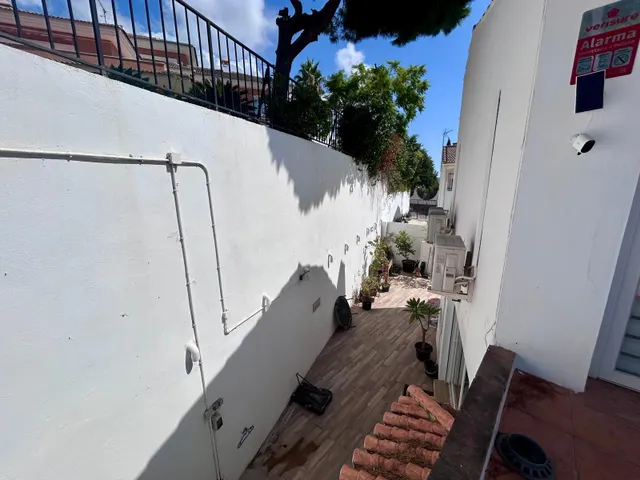 Casa adosada en esquina con piscina privada, jardín y vistas a la Bahía de Málaga — 47