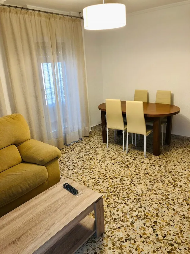 Piso céntrico para alquiler anual en Guardamar - Disponible  - foto 3