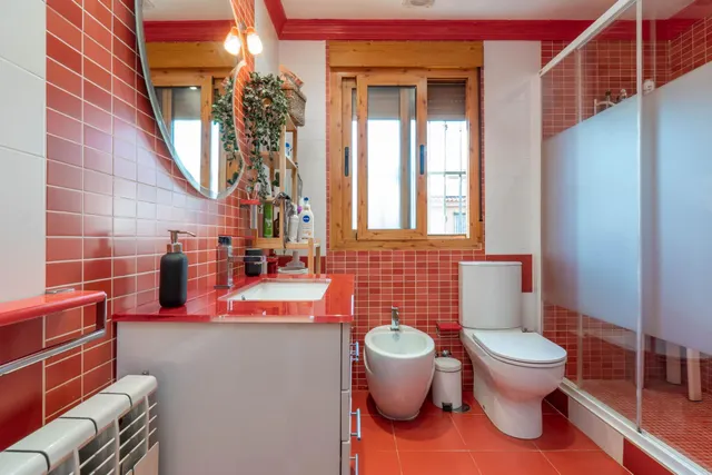 CHALET CON PISCINA Y JARDÍN A SOLO 10 MINUTOS DE GRANADA — 35