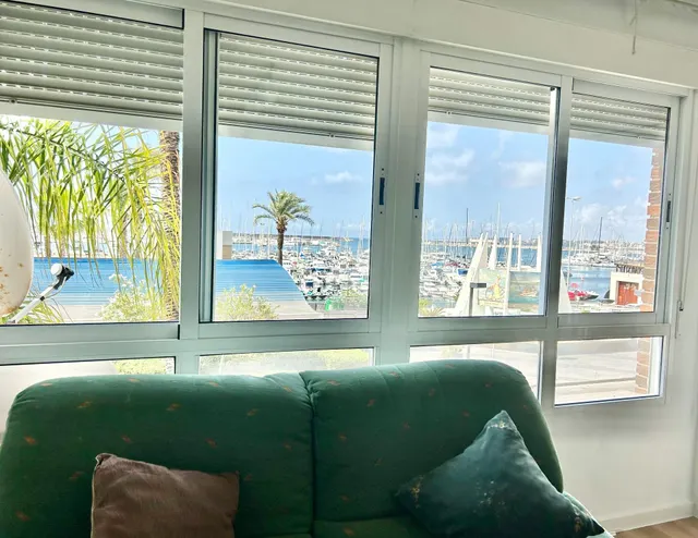 Amplio apartamento con vistas al Paseo, Frente al Club Náutico de Torrevieja — 15