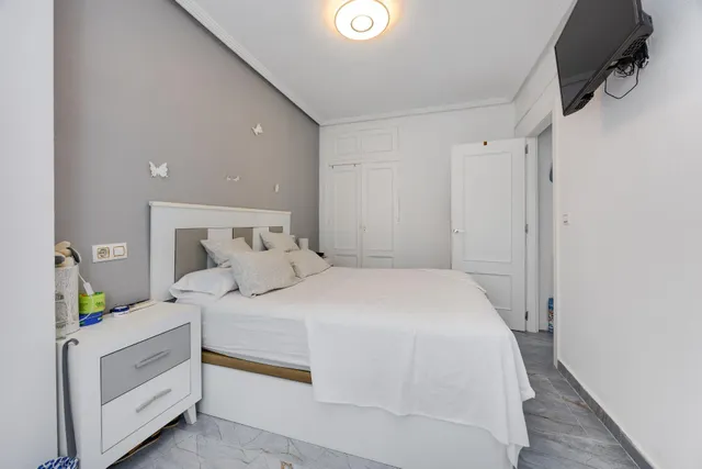 Bungalow planta alta reformado, en residencial con piscina comunitaria — 15