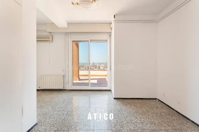 Atico con una terraza espectacular y vistas unicas sobre Barcelona — 23