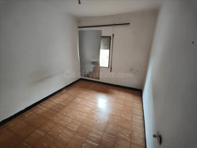 PISO A REFORMAR DE 3 DORMITORIOS, BALCÓN, PLANTA 3 SIN ASCEN