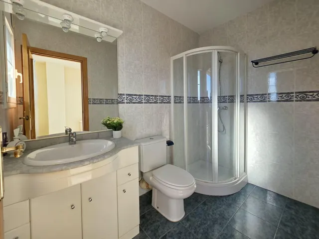 Chalet esquinero adosado en Vilafortuny — 50