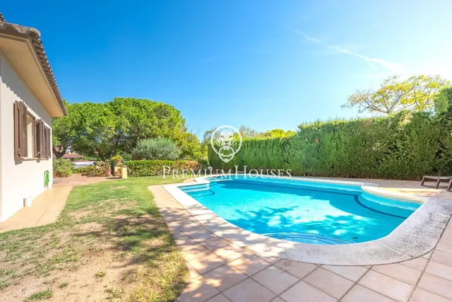 Casa con jardín y piscina en L'Aragai - foto 2