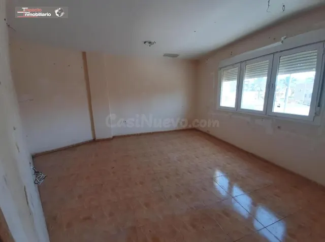 Amplio y Luminoso Piso en Roquetas de Mar por Solo 90,000€ - foto 4