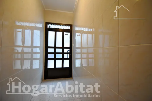 MUY AMPLIO CON 5 DORMITORIOS Y TERRAZA EN CENTRO — 43