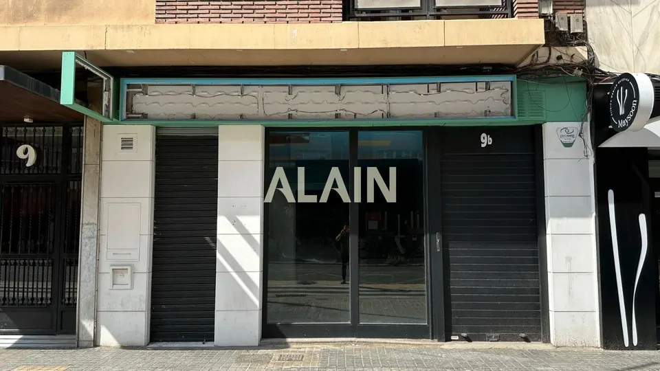 Local comercial de 261 m2 junto Av. del Puerto | Cardenal Benlloch
