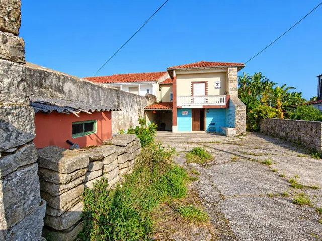 CASA LLENA DE POSIBILIDADES A UN PASO DEL MAR.- — 23