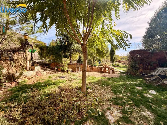 Casa de pueblo con parcela de 866 m2, jardín y buhardilla con encanto en la Ribera del Duero — 47