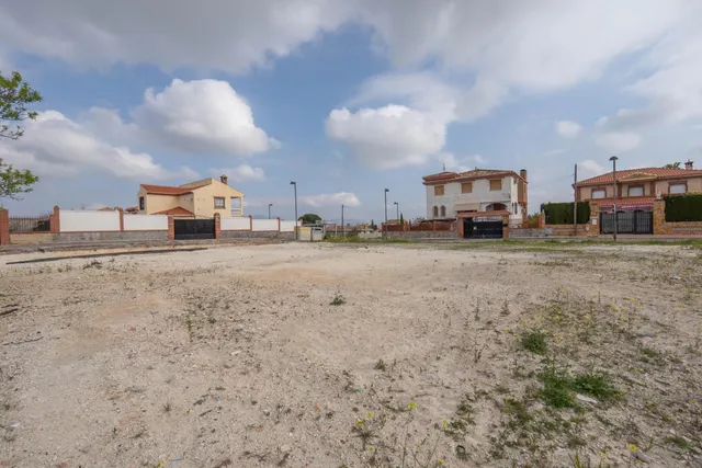 Parcela urbana de 985 m2 en Cúllar Vega (El Ventorrillo) — 37