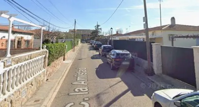 TERRENO URBANIZABLE PARA CHALET UNIFAMILIAR DE 3 PLANTAS - foto 3