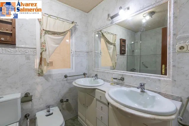 Amplia vivienda en pleno centro de Granada — 23