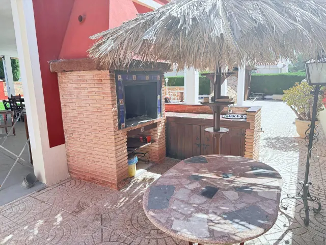 Espectacular chalet en Dehesa de Campoamor con piscina privada a 5 minutos andandoa la playa. — 32