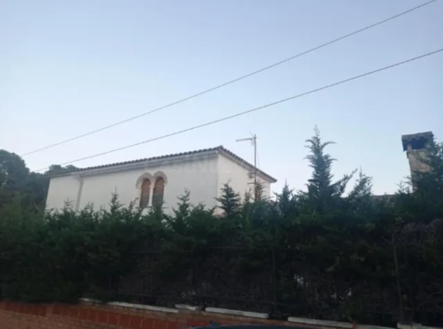 CESIÓN DE REMATE – CHALET CON PARCELA Y PISCINA Mont-roig de - foto 4