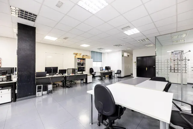 Oficina / almacén exterior en edificio exclusivo con garaje  - foto 4