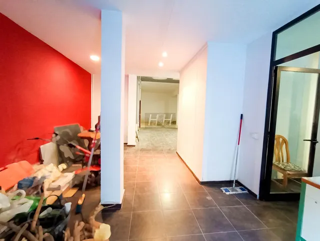 Local comercial amplio en Lauri Volpi. / HH Asesores, Inmobiliaria en Burjassot/ — 9