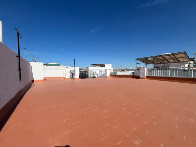 CASA CON PATIO Y AZOTEA, 5 habitaciones, 3WC EN AVENIDA ESPA - foto 5